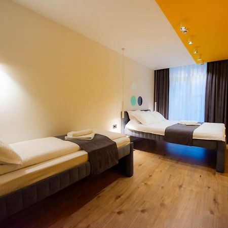 Hotel 4 Llulla Prisztina Zewnętrze zdjęcie