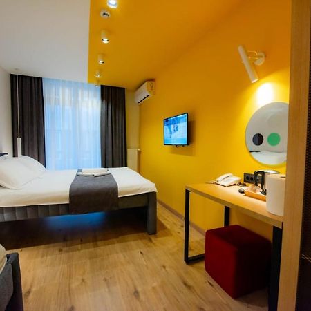 Hotel 4 Llulla Prisztina Zewnętrze zdjęcie
