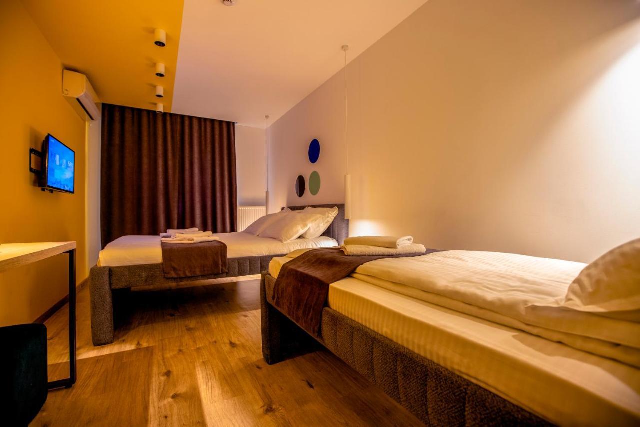 Hotel 4 Llulla Prisztina Zewnętrze zdjęcie