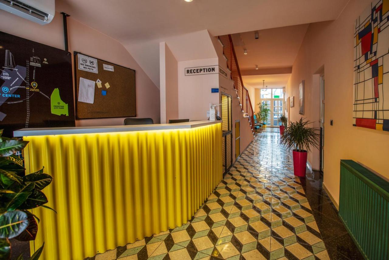 Hotel 4 Llulla Prisztina Zewnętrze zdjęcie
