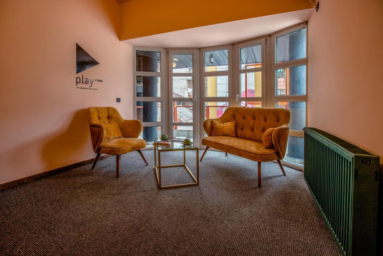 Hotel 4 Llulla Prisztina Zewnętrze zdjęcie