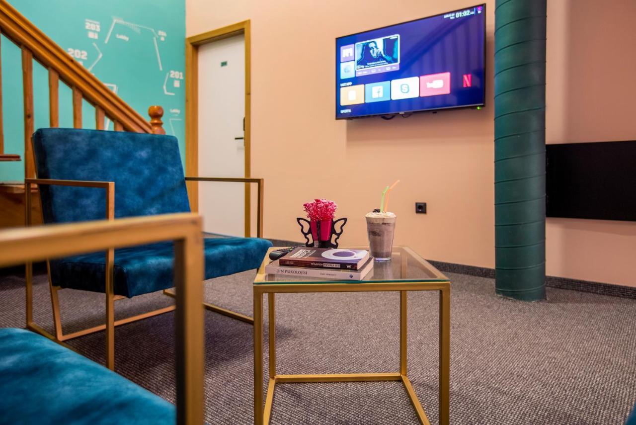 Hotel 4 Llulla Prisztina Zewnętrze zdjęcie