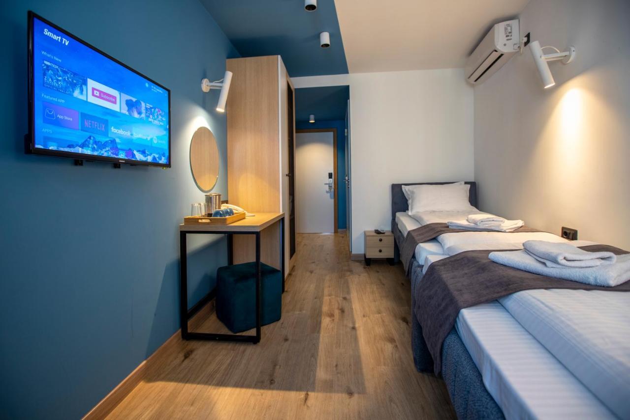 Hotel 4 Llulla Prisztina Zewnętrze zdjęcie