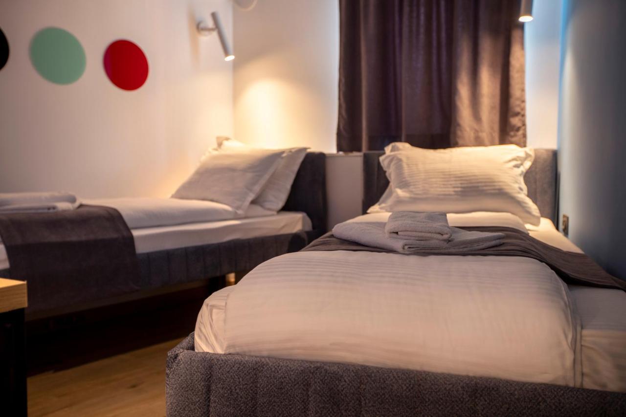 Hotel 4 Llulla Prisztina Zewnętrze zdjęcie
