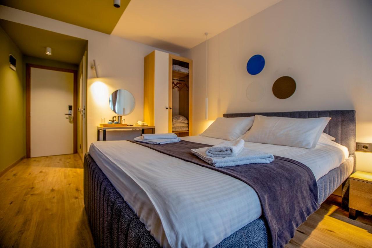 Hotel 4 Llulla Prisztina Zewnętrze zdjęcie