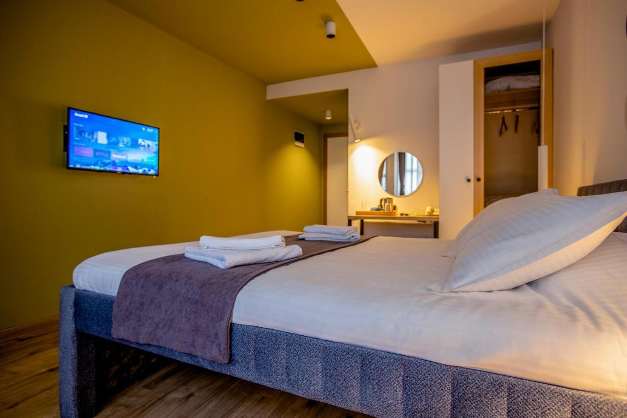 Hotel 4 Llulla Prisztina Zewnętrze zdjęcie