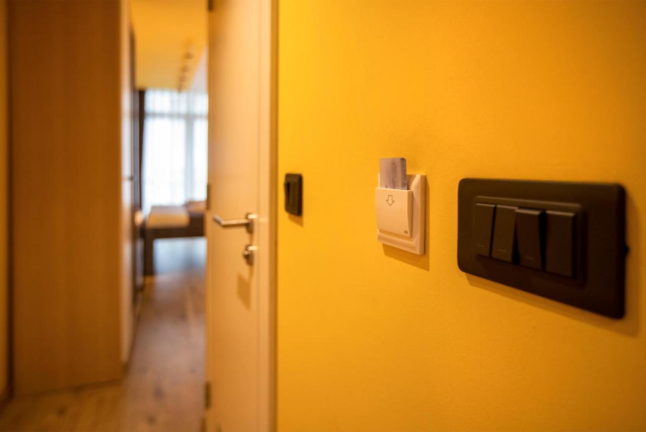 Hotel 4 Llulla Prisztina Zewnętrze zdjęcie