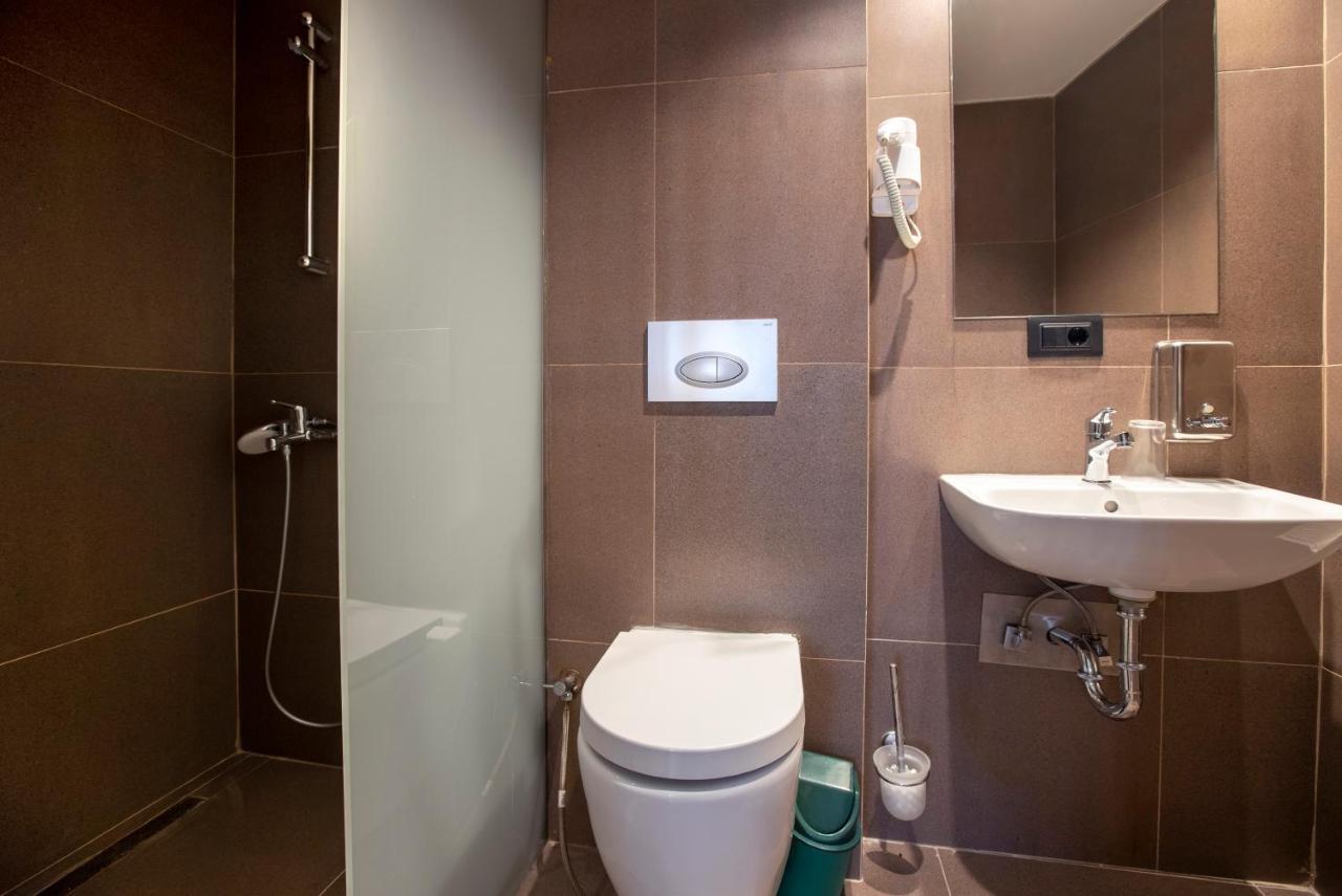 Hotel 4 Llulla Prisztina Zewnętrze zdjęcie