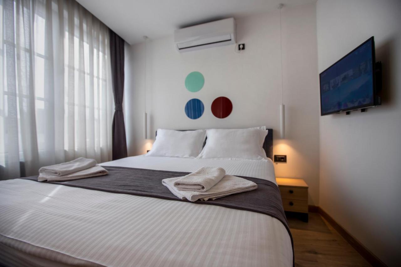 Hotel 4 Llulla Prisztina Zewnętrze zdjęcie