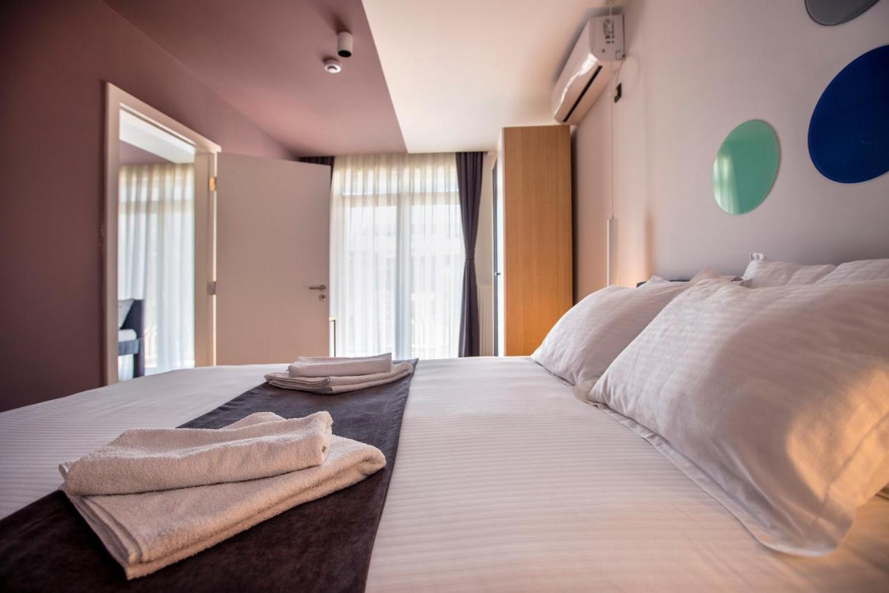Hotel 4 Llulla Prisztina Zewnętrze zdjęcie