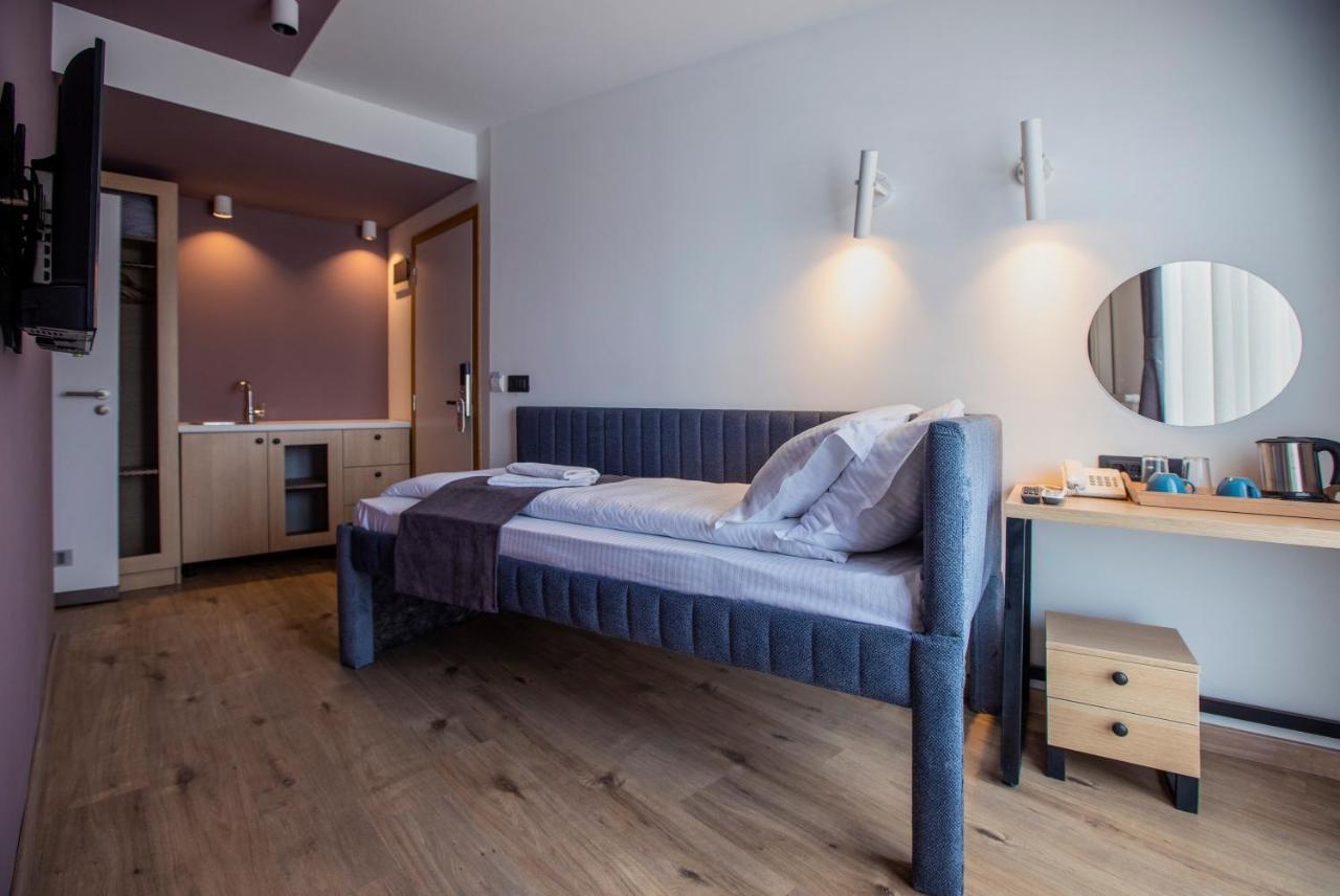 Hotel 4 Llulla Prisztina Zewnętrze zdjęcie