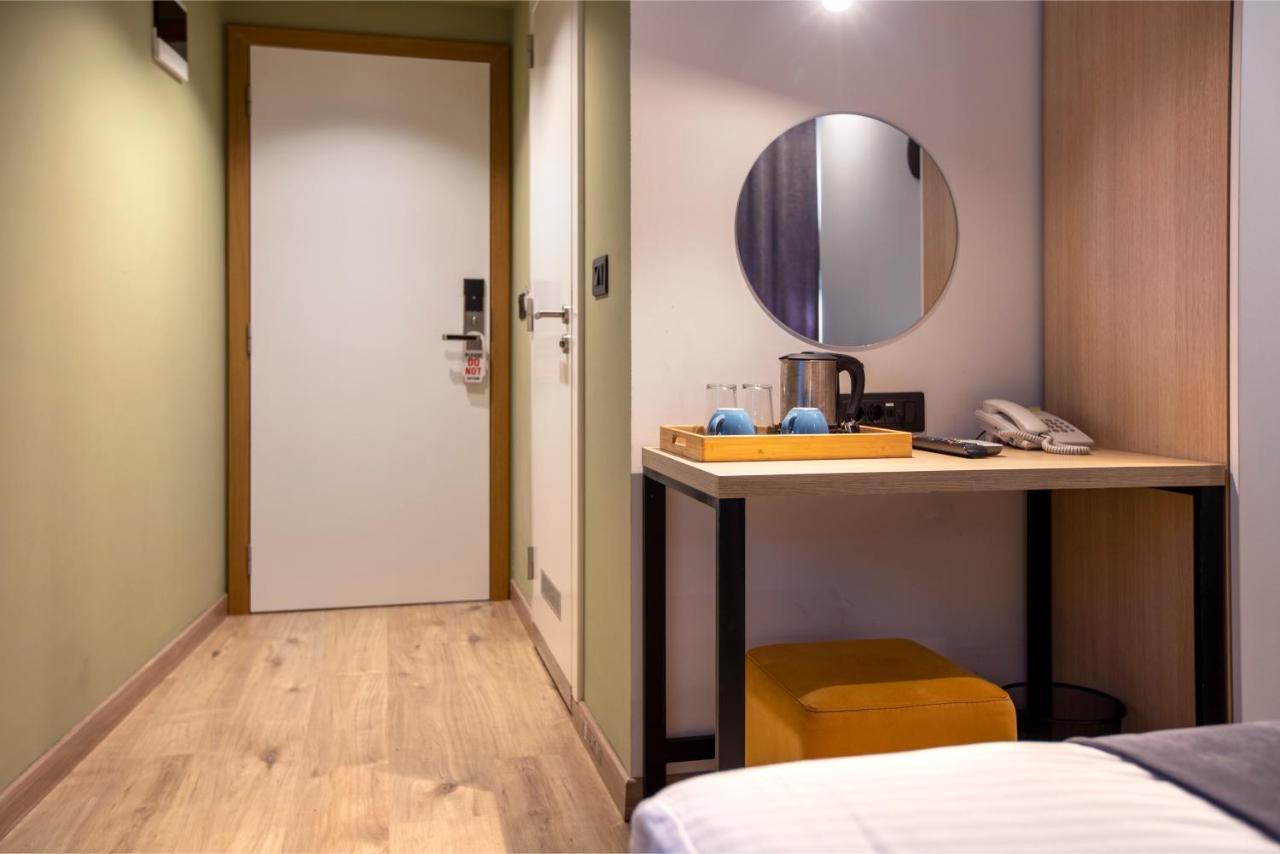 Hotel 4 Llulla Prisztina Zewnętrze zdjęcie