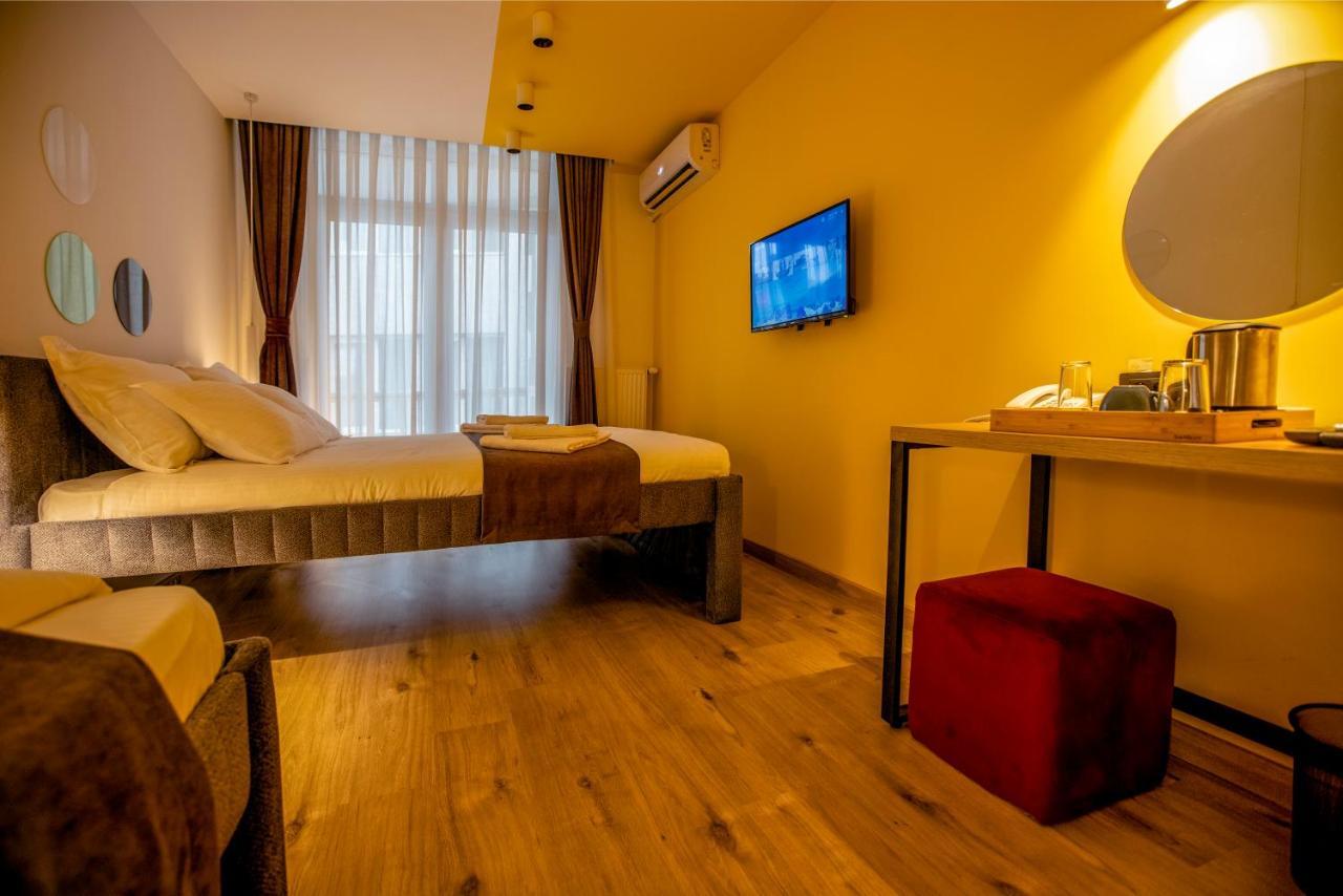 Hotel 4 Llulla Prisztina Zewnętrze zdjęcie