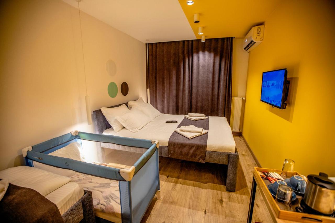 Hotel 4 Llulla Prisztina Zewnętrze zdjęcie