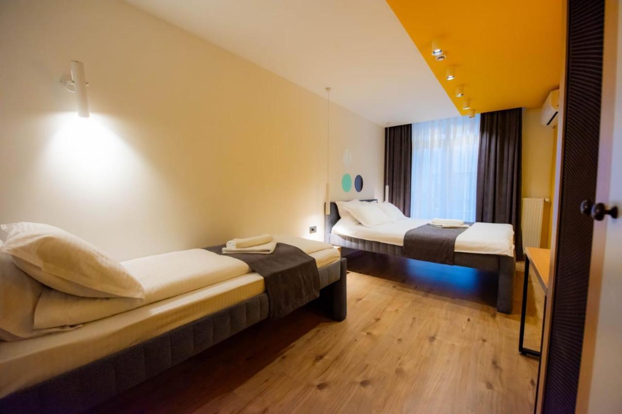 Hotel 4 Llulla Prisztina Zewnętrze zdjęcie