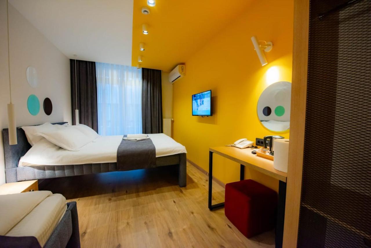 Hotel 4 Llulla Prisztina Zewnętrze zdjęcie